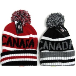 Toque Canada with pom red or blk-wht